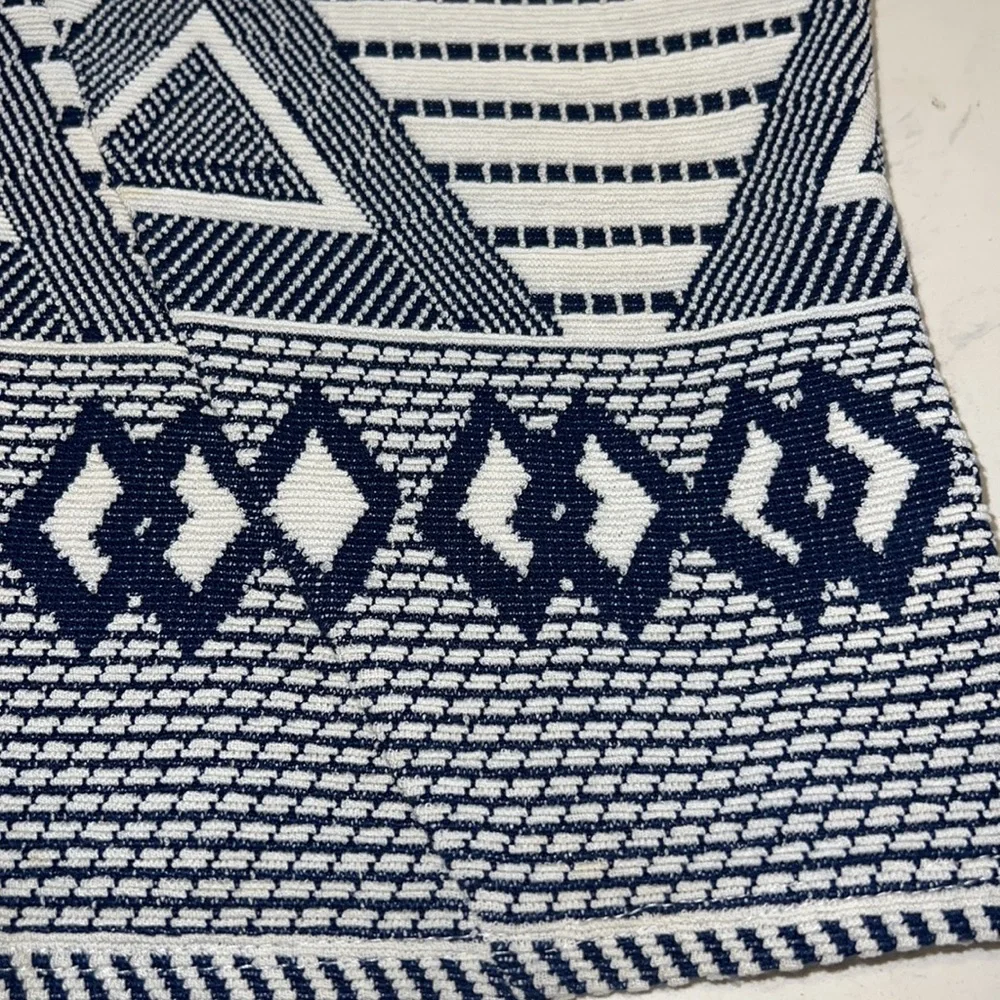 Contemporary tank - Picture 2 of 5